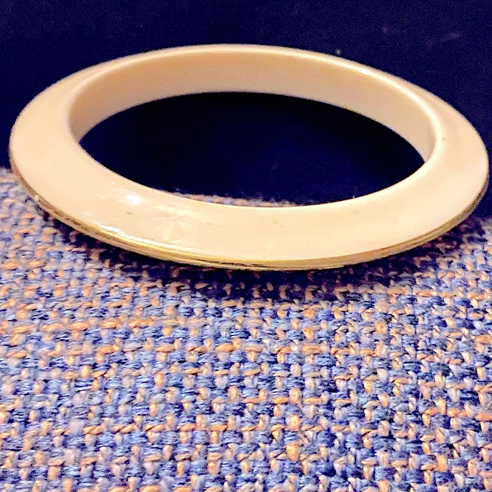 Old Navy Gold lined cream colored plastic cocktail bracelet